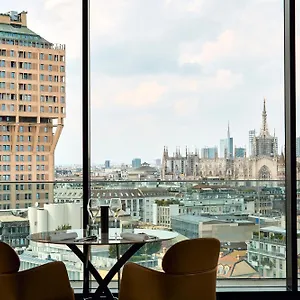 Uptown Palace Отель Милан